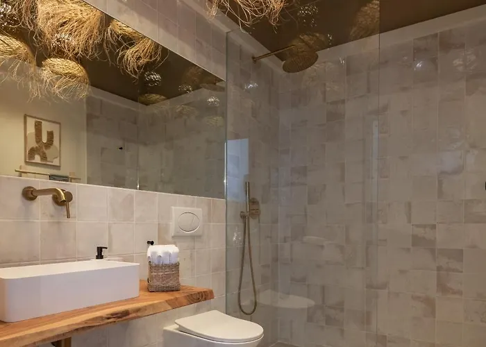 Con Piscina Y Terraza 公寓