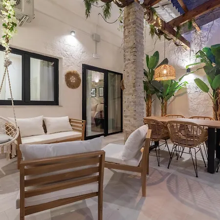 Con Piscina Y Terraza
