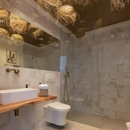 Con Piscina Y Terraza Apartman